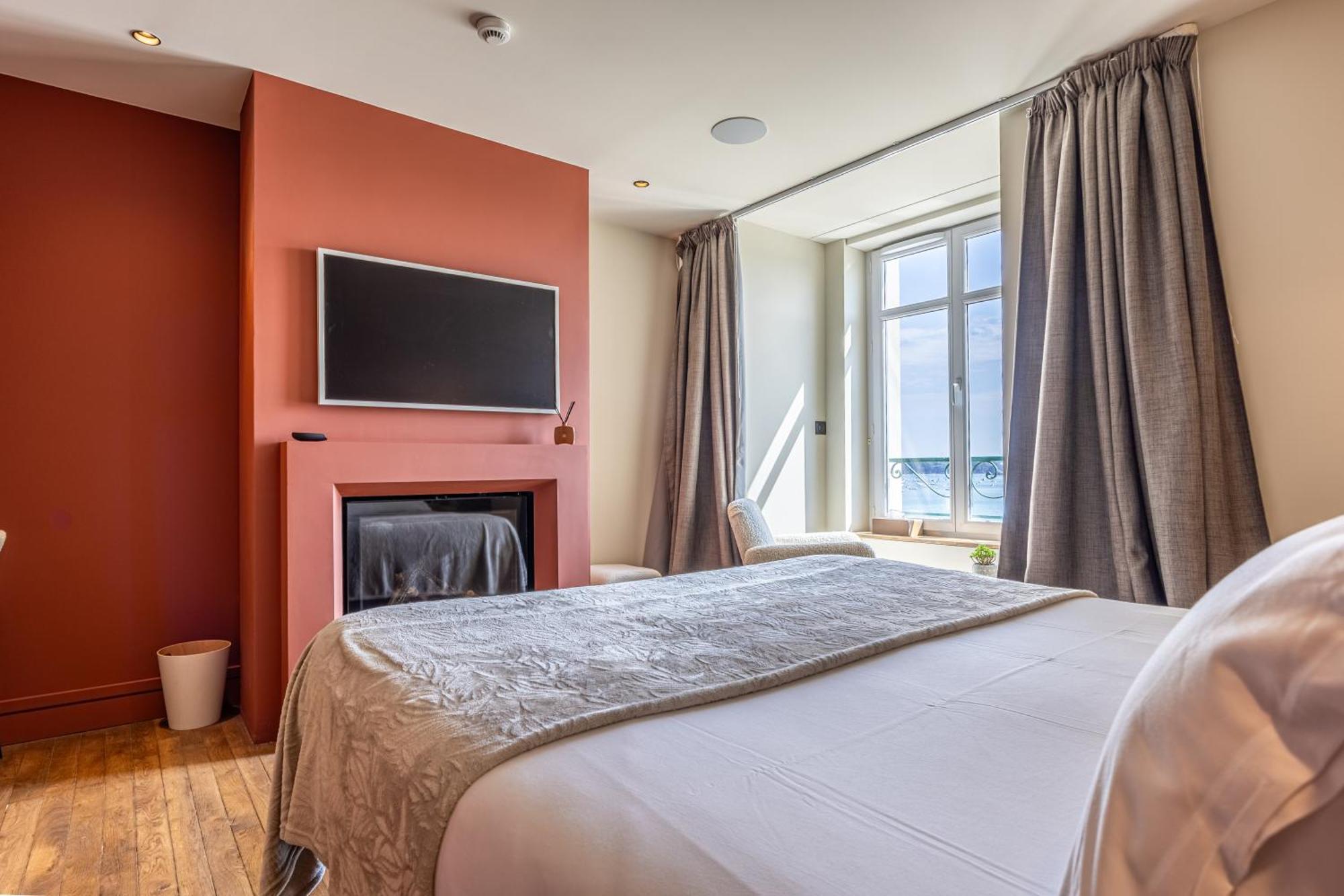 Restaurant Hotel Didier Meril 디나르 외부 사진